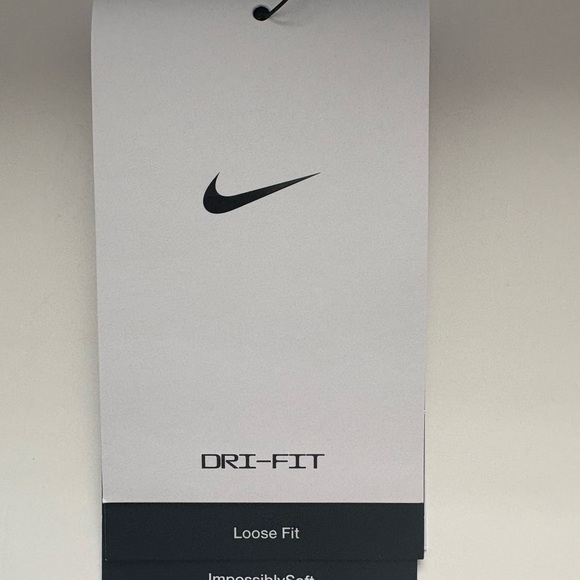 Men’s Nike 24.7 Impossibly Soft Dri-Fit 1/2 Zip Shirt Sweater Medium MSRP $120 - Picture 3 of 7